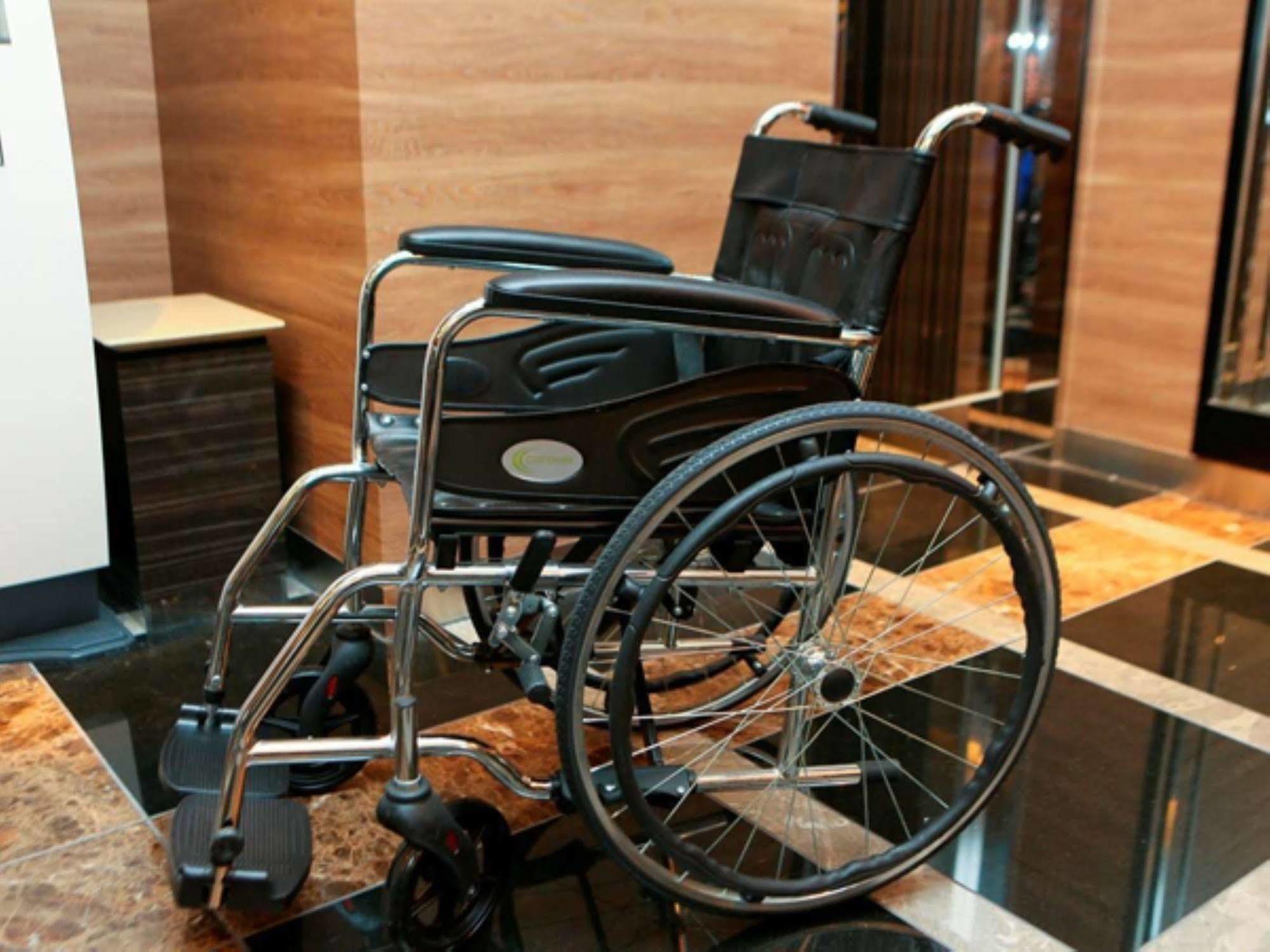 Apa Hotel Niigata Tsubamesanjo Ekimae Esterno foto